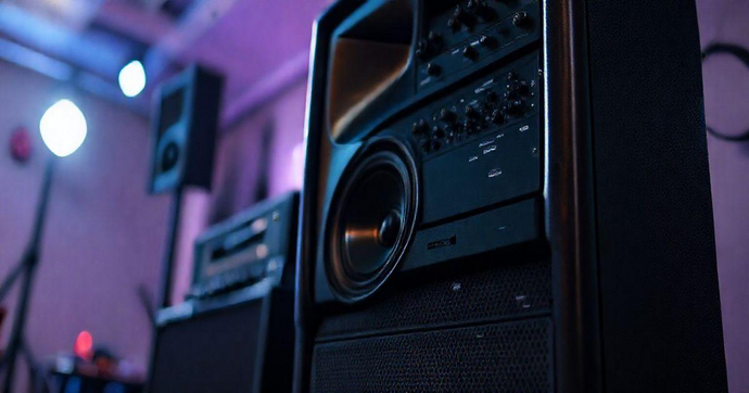 Caixa de Som com Amplificador Profissional: Conhe&ccedil;a!